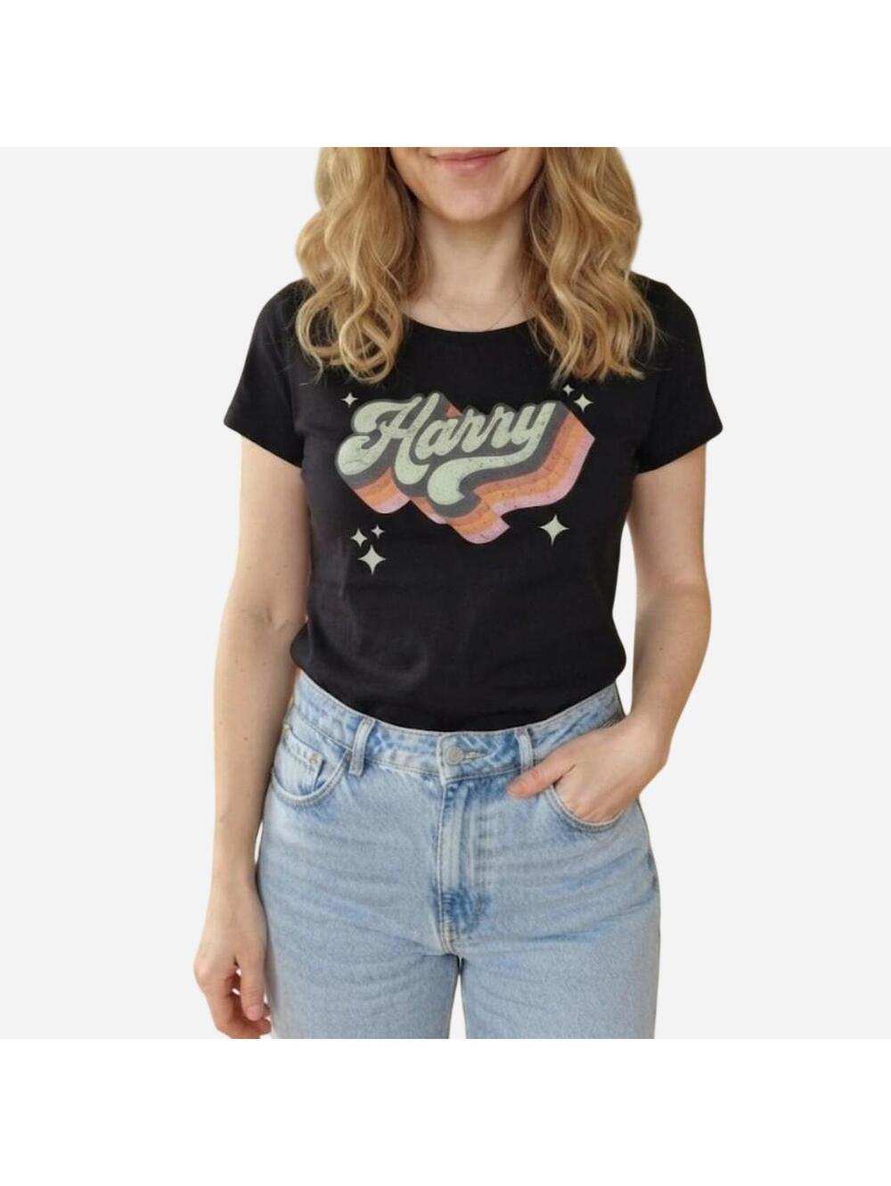 retro-inspired look with this black graphic t-shirt.